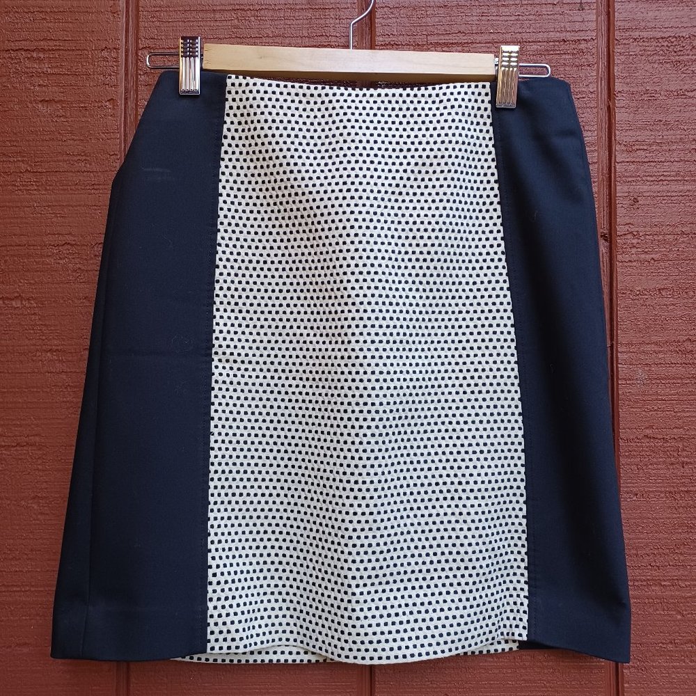Loft Classic Career Skirt, size  0, Black and White